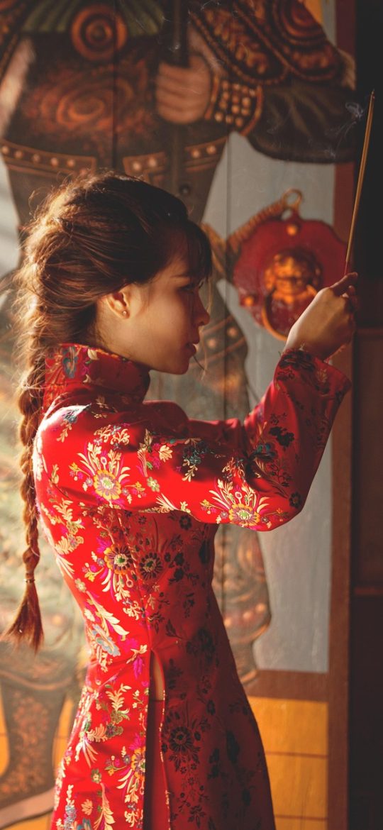 热血传奇私服 App 收藏对比界面，五张区服卡片并排显示开区时间、版本与线路延迟参考，方便横向比较